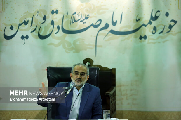 بزرگداشت دهه فجر و نهضت جهاد تبین با سخنرانی معاون پارلمانی رییس جمهور در ورامین