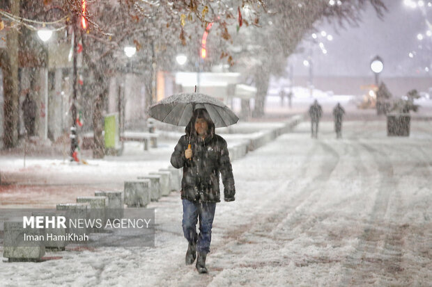سمیرم رکورددار بارشهای اصفهان / دما تا 10 درجه کاهش مییابد