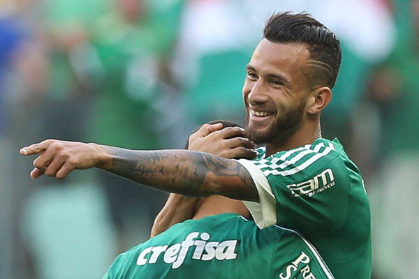 تصویری از لحظه ورود مهاجم جدید تیم فوتبال پرسپولیس به تهران