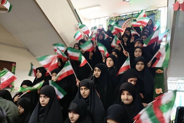 زنگ انقلاب در مدارس کشور طنین انداز شد