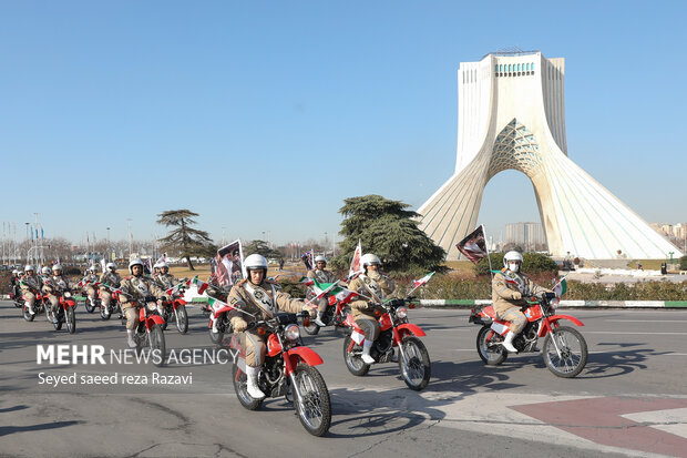 مراسم رژه موتور سواران نیروهای مسلح به مناسبت ۱۲ بهمن همزمان با سالروز ورود تاریخی امام خمینی (ره) به کشور صبح امروز چهارشنبه ۱۲ بهمن ماه ۱۴۰۱ از فرودگاه مهرآباد تا بهشت زهرا برگزار شد