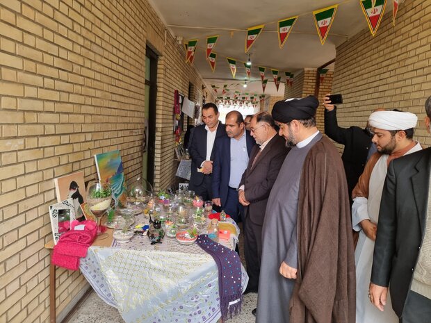 گلبانگ انقلاب در مدارس شهرستان گناوه نواخته شد