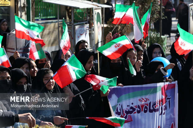 کاروان نمادین ورود امام خمینی (ره) در ورامین