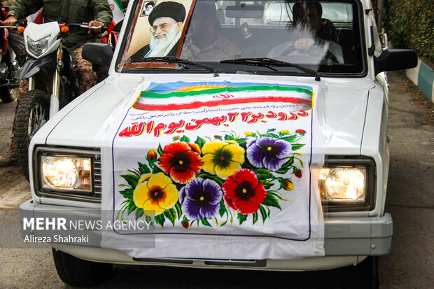 کاروان نمادین ورود امام راحل در ورامین به راه افتاد