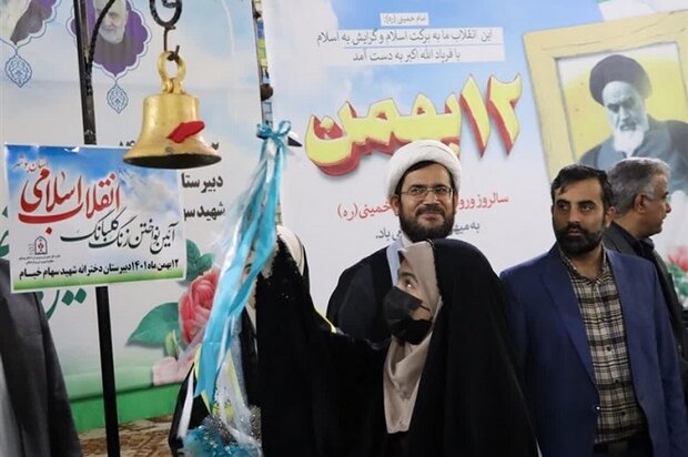  زنگ انقلاب در ۲۲۰۰ مدرسه استان بوشهر نواخته شد
