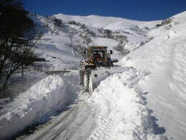 نجات ۱۳۸ نفر از برف و کولاک / تلفن ۵۰ روستا قطع است نجات ۱۳۸ نفر از برف و کولاک / تلفن ۵۰ روستا قطع است
