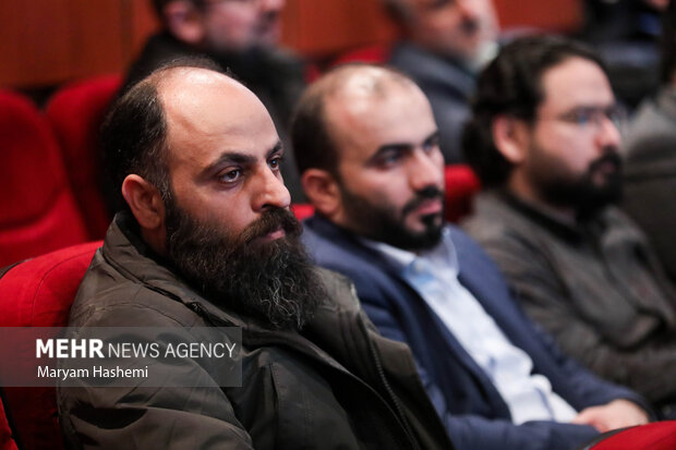 حسین طاهری معاونت خبر خبرگزاری مهر در آئین رونمایی از نشان قلم مقدس در تالار رودکی تهران حضور دارد