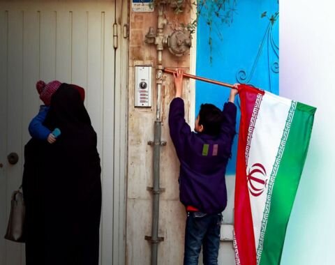 نمایش عشق و دلدادگی در فجر ۴۴/دلبستگی مردم به انقلاب ناگسستنی است