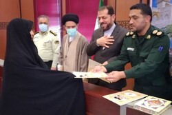 جانبازان و خانواده ۲ شهید انقلاب اسلامی در شهرستان دیر تجلیل شدند