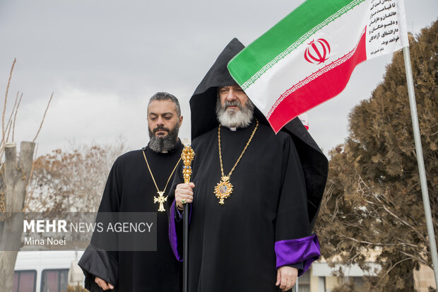 مراسم میهمانی لاله‌ها در گلزار شهدای ارامنه تبریز
