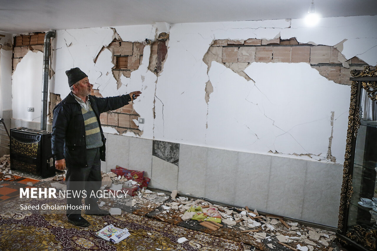 ۴۰ نقشه بردار و کارکنان ثبتی در مناطق زلزله زده خوی حضور دارند