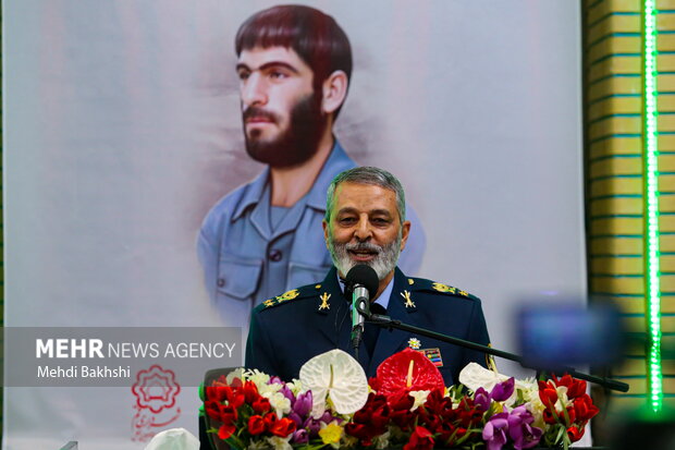 سخنرانی فرمانده ارتش در جشن پیروزی انقلاب