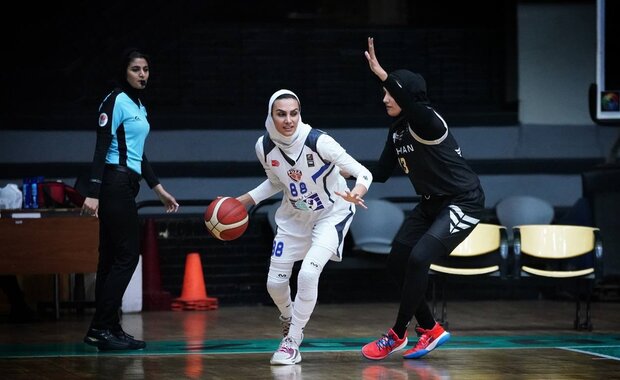 تیم بسکتبال زنان گرگان در بازی اول فینال مقابل کردستان شکست خورد