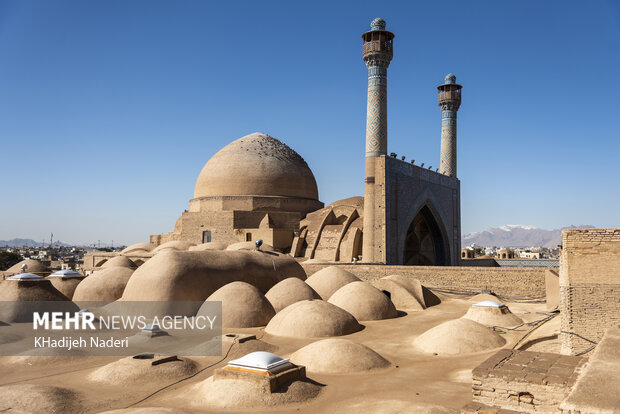Tarihi İsfahan Ulu Camii'ne kısa bakış