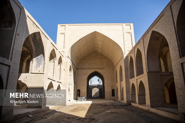 Tarihi İsfahan Ulu Camii'ne kısa bakış