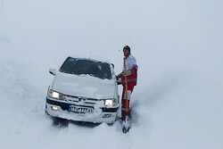 سرنشینان ۳ خودروی گم شده در برف در سمیرم به سلامت پیدا شدند