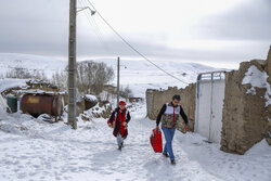 خیلی دور، خیلی نزدیک