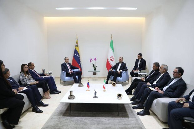 دیدار امیرعبداللهیان با وزیر نفت ونزوئلا دیدار امیرعبداللهیان با وزیر نفت ونزوئلا