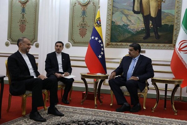 Emir Abdullahiyan Venezuela Devlet Başkanı ile görüştü