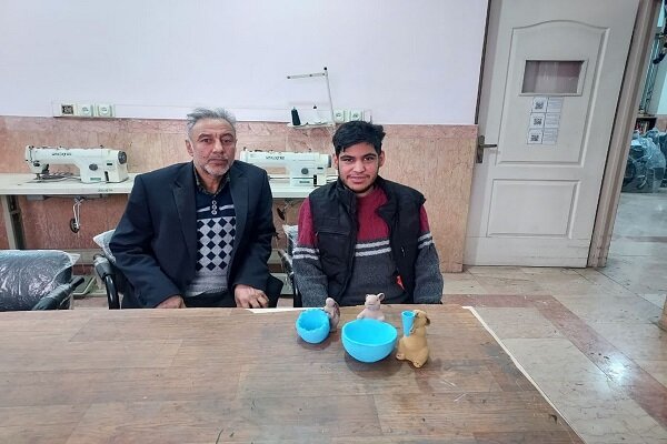 مسئولان بارها را از دوش پدران فرزندان معلول بردارند