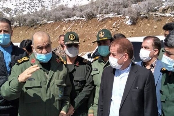 بازدید سرلشکر سلامی از کمپ اسکان اضطراری در مناطق زلزله زده خوی بازدید سرلشکر سلامی از کمپ اسکان اضطراری در مناطق زلزله زده خوی