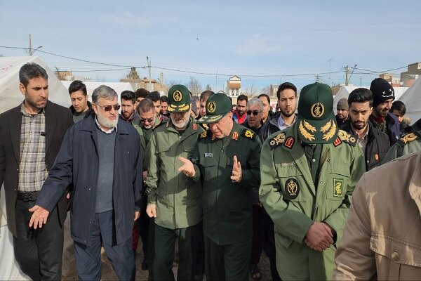 بازدید فرمانده کل سپاه از مناطق زلزله زده خوی