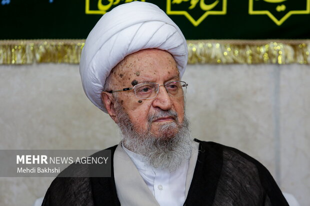 «حجت الاسلام آشتیانی» از همکاران اصلی ما درتألیف تفسیر نمونه بود