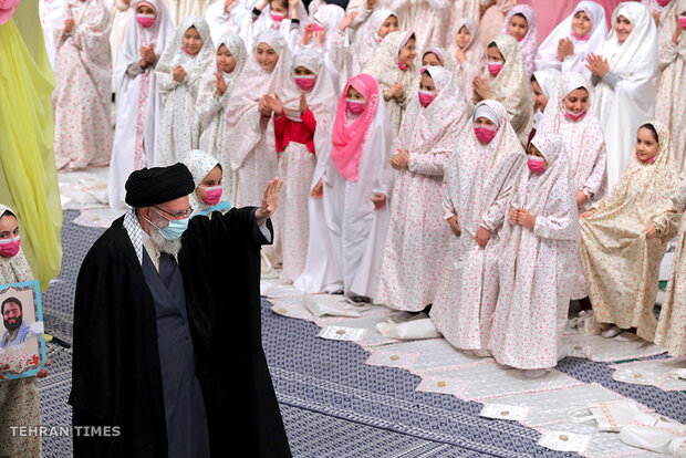 Leader attends Taklif Celebration for young school girls