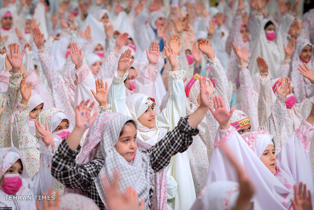 Leader attends Taklif Celebration for young school girls