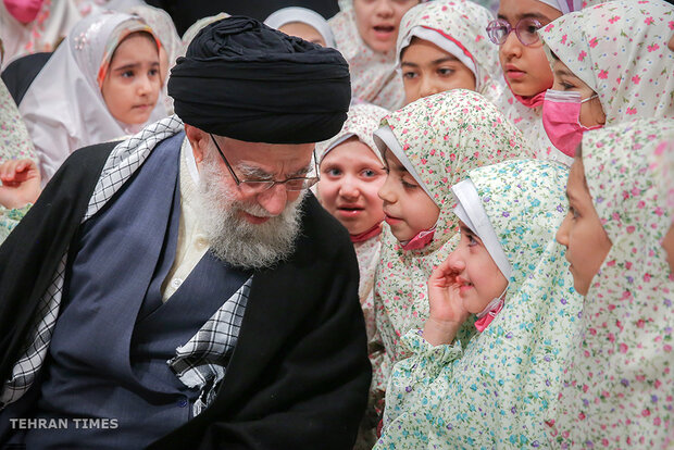 Leader attends Taklif Celebration for young school girls