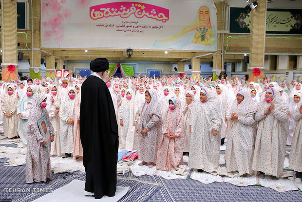 Leader attends Taklif Celebration for young school girls