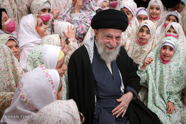 Leader attends Taklif Celebration for young school girls