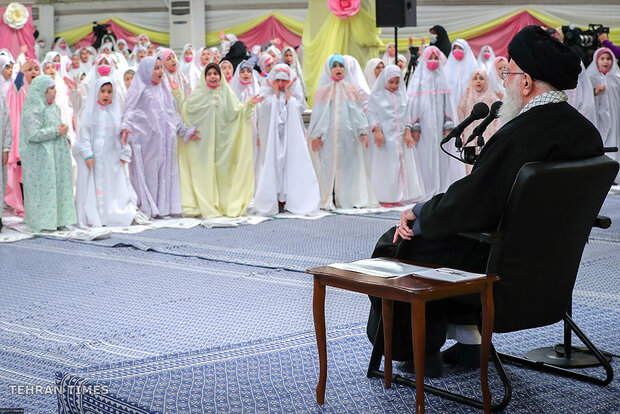 Leader attends Taklif Celebration for young school girls