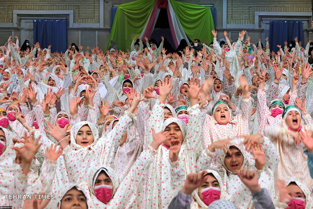 Leader attends Taklif Celebration for young school girls