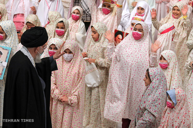 Leader attends Taklif Celebration for young school girls