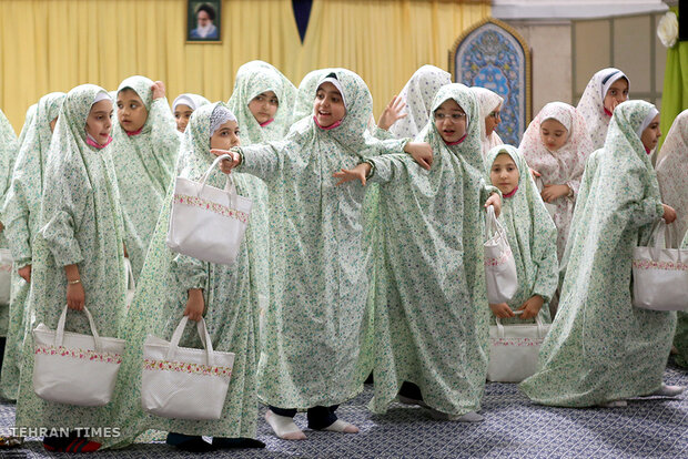 Leader attends Taklif Celebration for young school girls