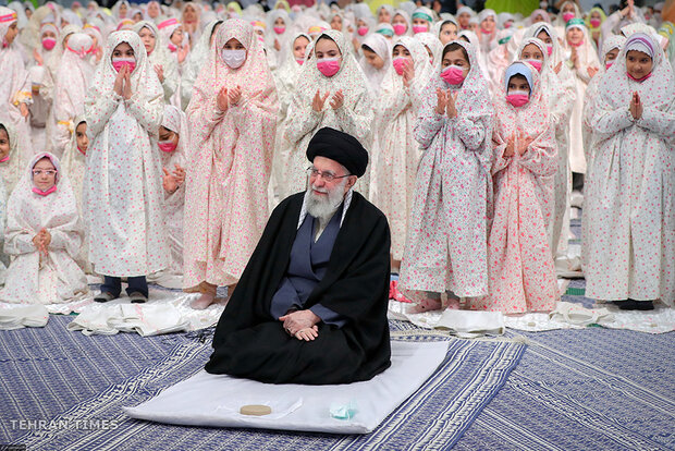 Leader attends Taklif Celebration for young school girls