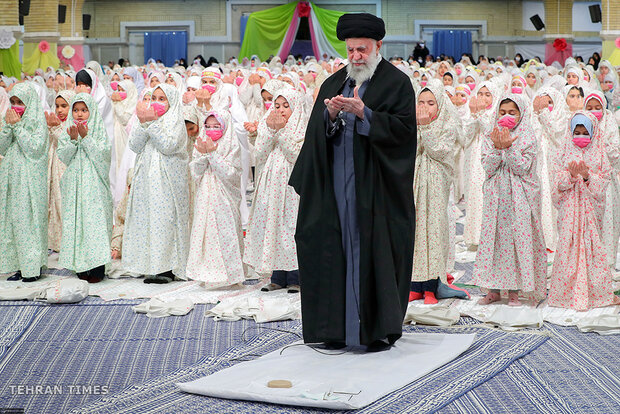 Leader attends Taklif Celebration for young school girls