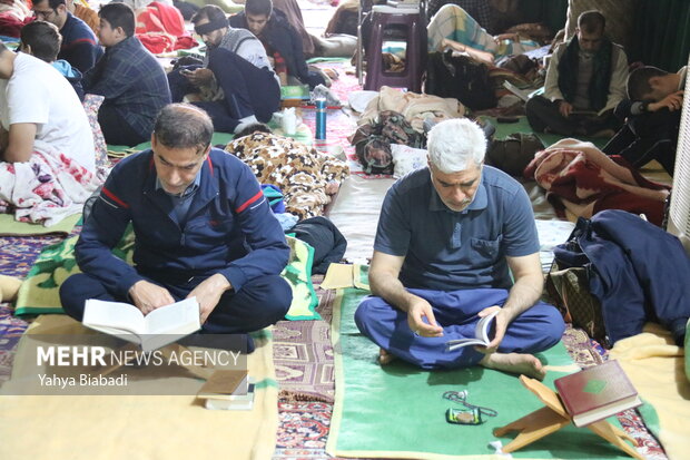 آئین اعتکاف در مسجد حاج شهبازخان کرمانشاه