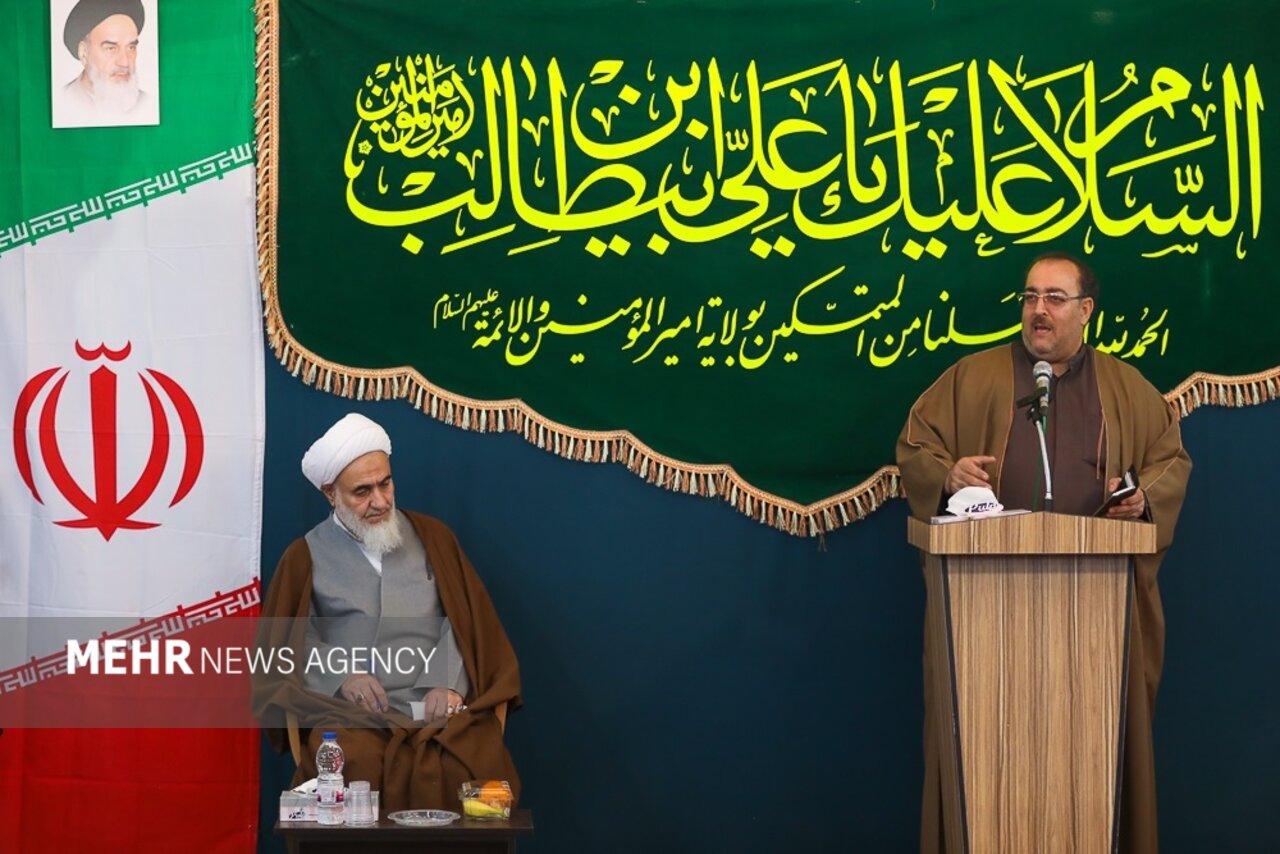 دیدار جمعی از شعرا و مداحان اهل بیت(ع) با امام جمعه قزوین