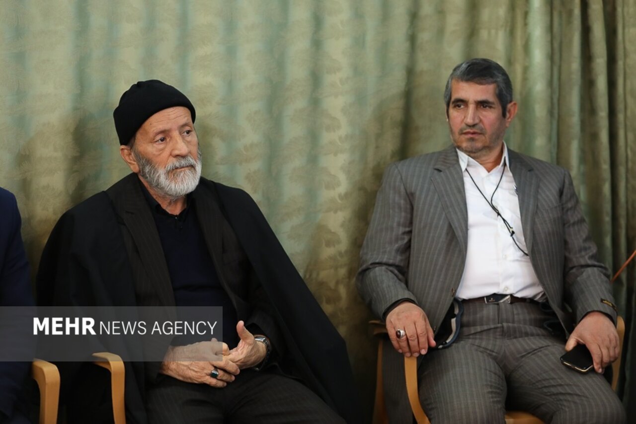 دیدار جمعی از شعرا و مداحان اهل بیت(ع) با امام جمعه قزوین