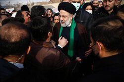 Raeisi in quake-hit Khoy in NW Iran