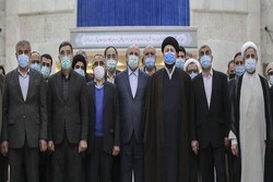 ایرانی پارلیمنٹ کے نمائندوں کی حضرت امام خمینیؒ کے حرم مطہر پر حاضری، امامؒ اور انقلاب سے تجدید عہد