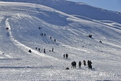 تیوب سواری مردم در مناطق پوشیده از برف «نورآباد»