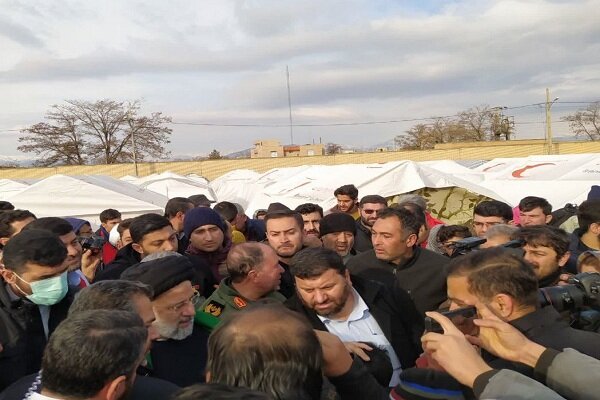 Raeisi pays visit to quake-hit city of Khoy