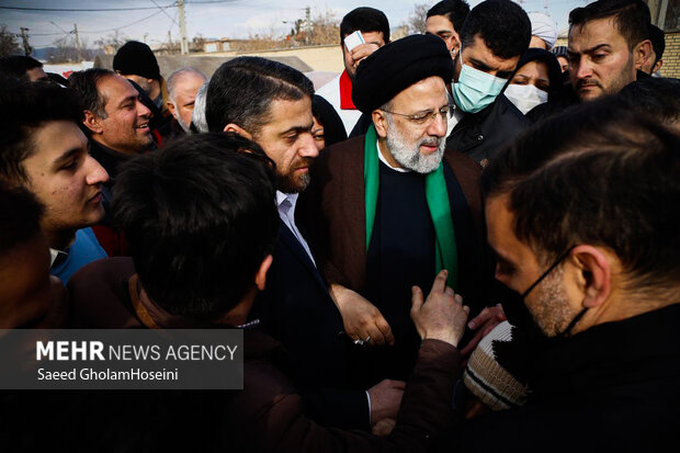 ایرانی صدر کا زلزلے سے متاثرہ شہر خوئی کا دورہ+تصاویر
