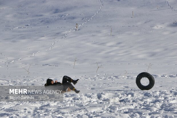 People enjoy snow sports in Lorestan province
