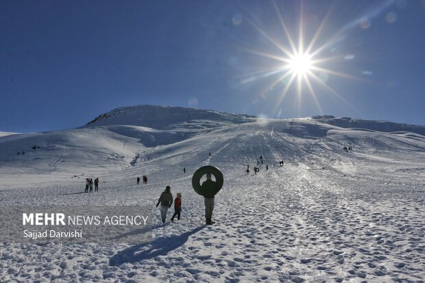 People enjoy snow sports in Lorestan province
