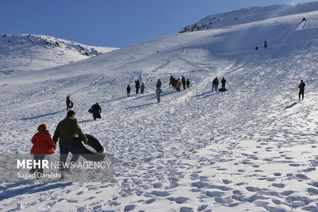 People enjoy snow sports in Lorestan province
