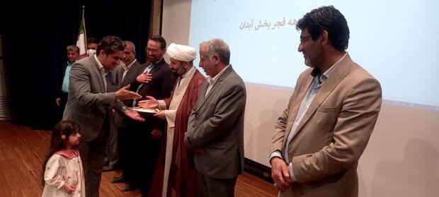 شب شعر انقلاب در آبدان برگزار شد